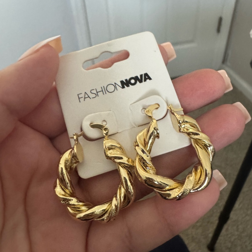 Fashion Nova Twisted Rope Design Hoops
